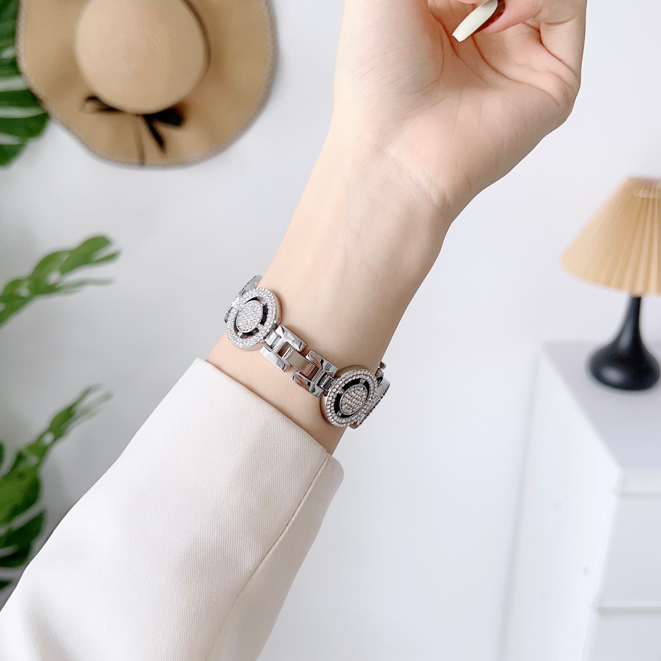No more basic vibes. Step up your babe game with our premium Babe Bands to elevate your style.   Upgrade your Apple Watch with our Premium Crystal Embellished Stainless Steel O-Chain Apple Watch Band.  Indulge in the luxury look and feel of our Apple Watch band, crafted from high-quality stainless steel in an elegant o-chain style, with shining faux diamond embellished band and cover.