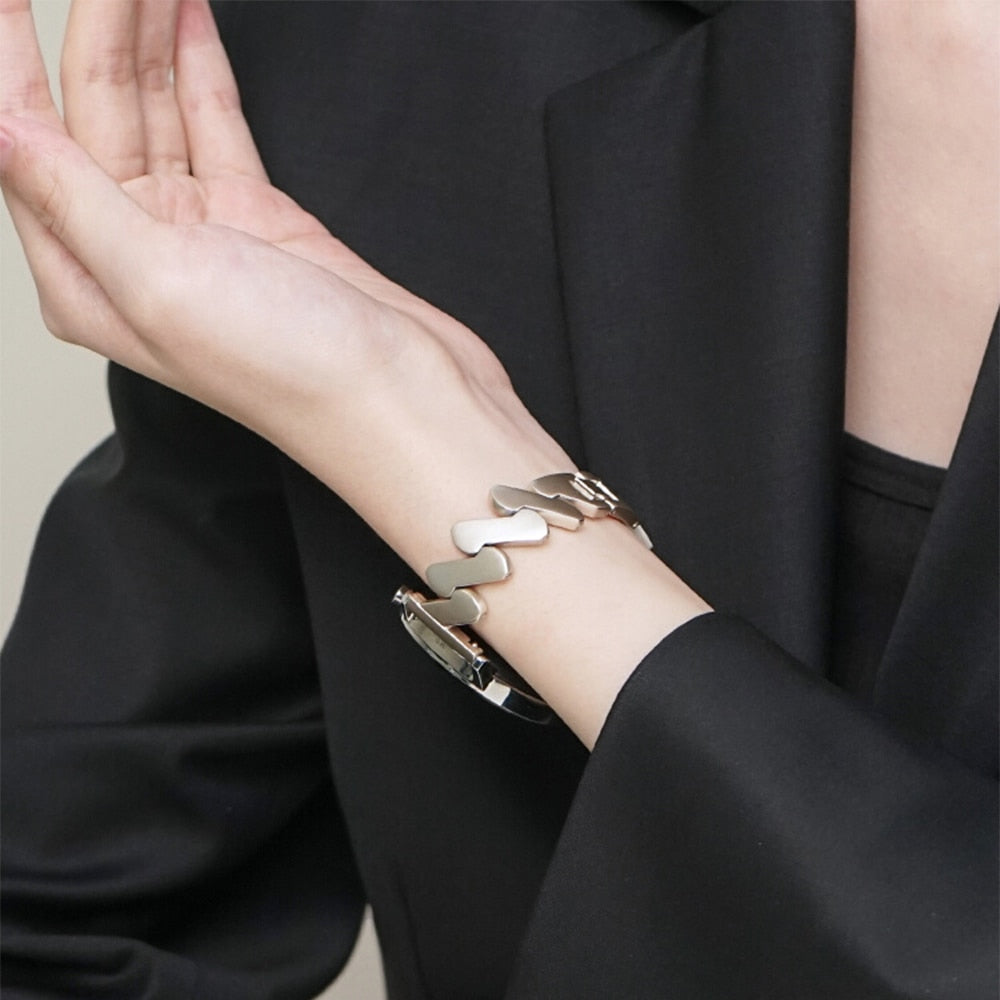 No more basic vibes. Step up your babe game with our premium Babe Bands to elevate your style.  Upgrade your Samsung Galaxy Watch with our Premium Stainless Steel Zig Zag Samsung Galaxy Watch Band.  Indulge in the luxury look and feel of our Samsung Galaxy Watch band, crafted from high-quality stainless steel band in a unique zig zag shape for added style.